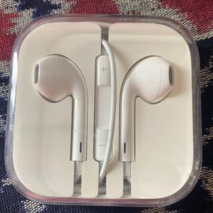 Apple earbuds
